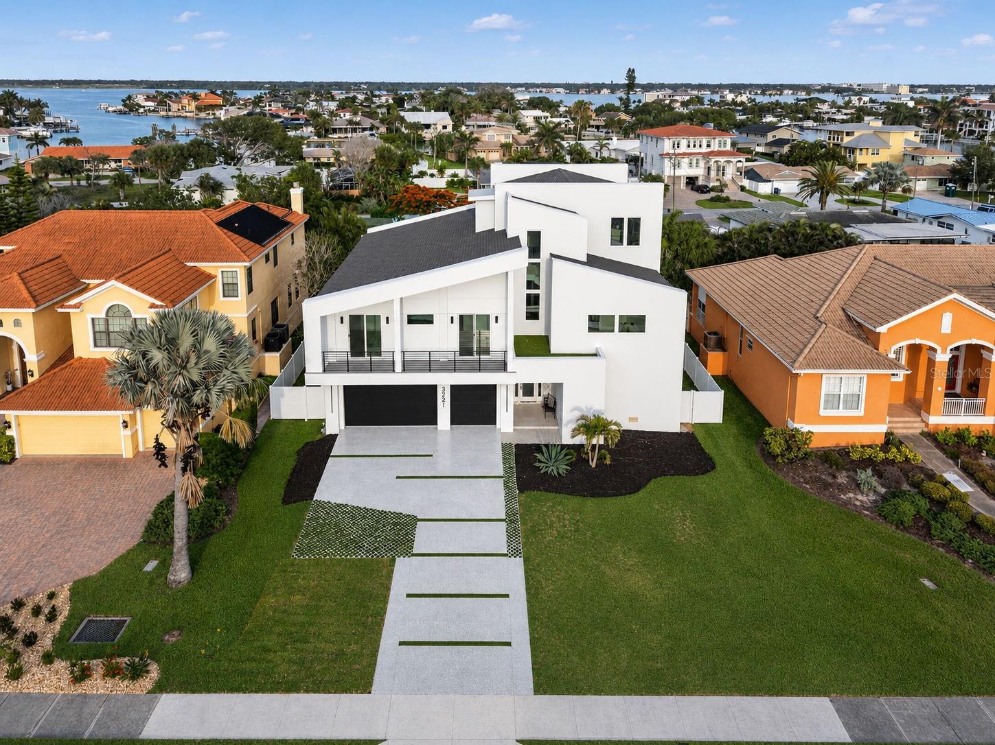 BELLEAIR BEACH YACHT CLUB ESTATES - Residential