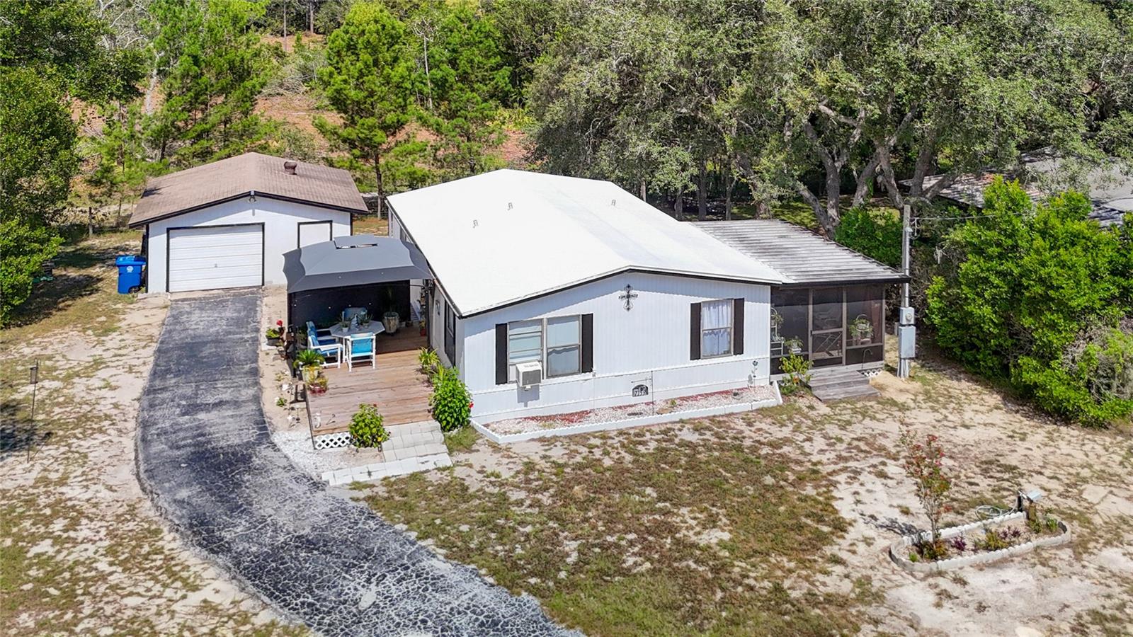 Affordable Weeki Wachee Retreat with Florida Room & Detached Garage – 5 Minutes from the Springs
This charming double wide manufactured home is the ideal snowbird retreat or affordable year round option. Just 5 minutes from the crystal clear waters of Weeki Wachee Springs and a short drive to the Gulf Coast, you will have endless opportunities for boating, kayaking, fishing, and enjoying Florida’s famous sunsets.
The home offers a bright and open layout with a spacious living room, functional kitchen, and comfortable bedrooms including a private primary suite. A versatile Florida room provides extra living space for relaxing, entertaining, or enjoying the sunshine year round.
A detached garage adds valuable storage for vehicles, kayaks, or workshop space, perfect for active Florida living. The lot also has room for gardening, grilling, or simply soaking up the warm weather.