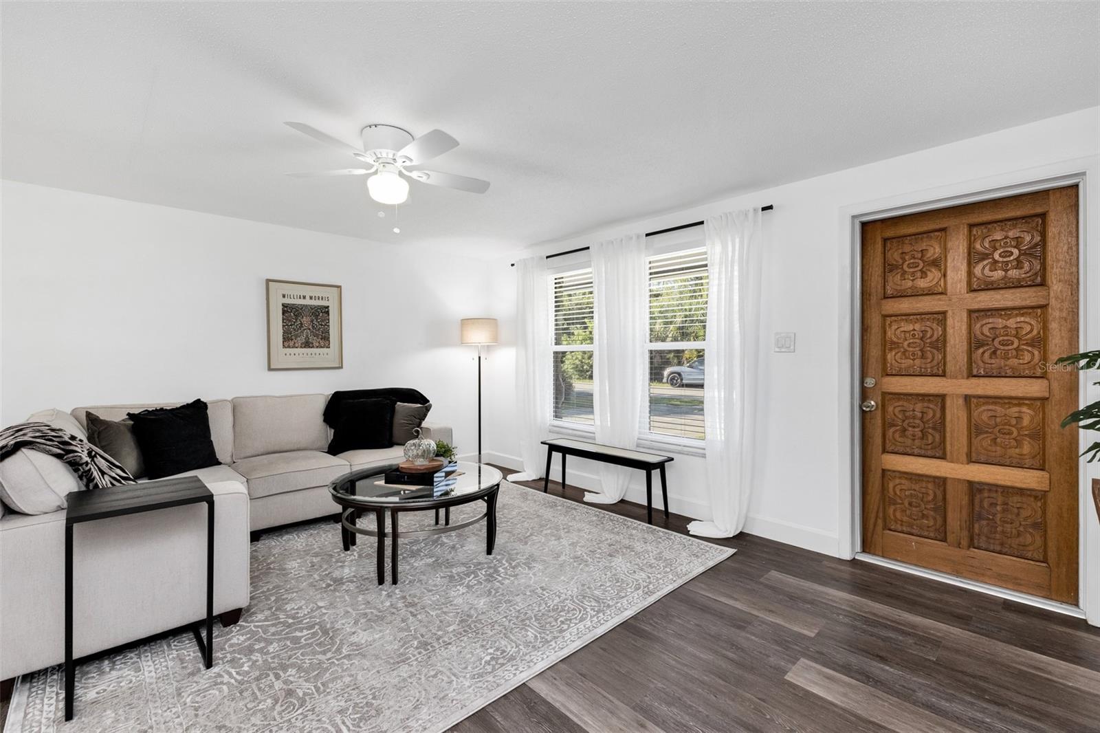 2562 LAKESHORE CIRCLE