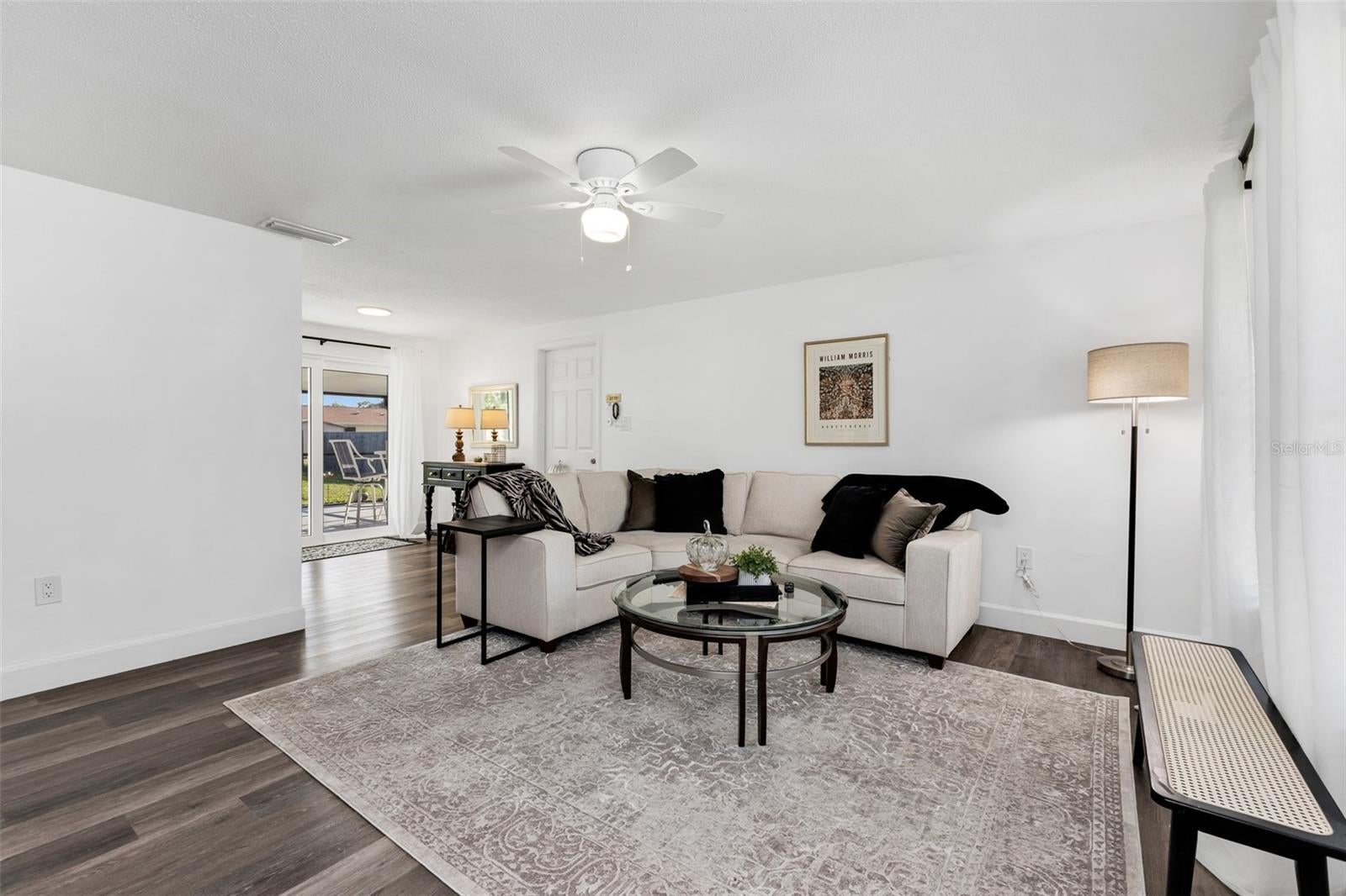 2562 LAKESHORE CIRCLE