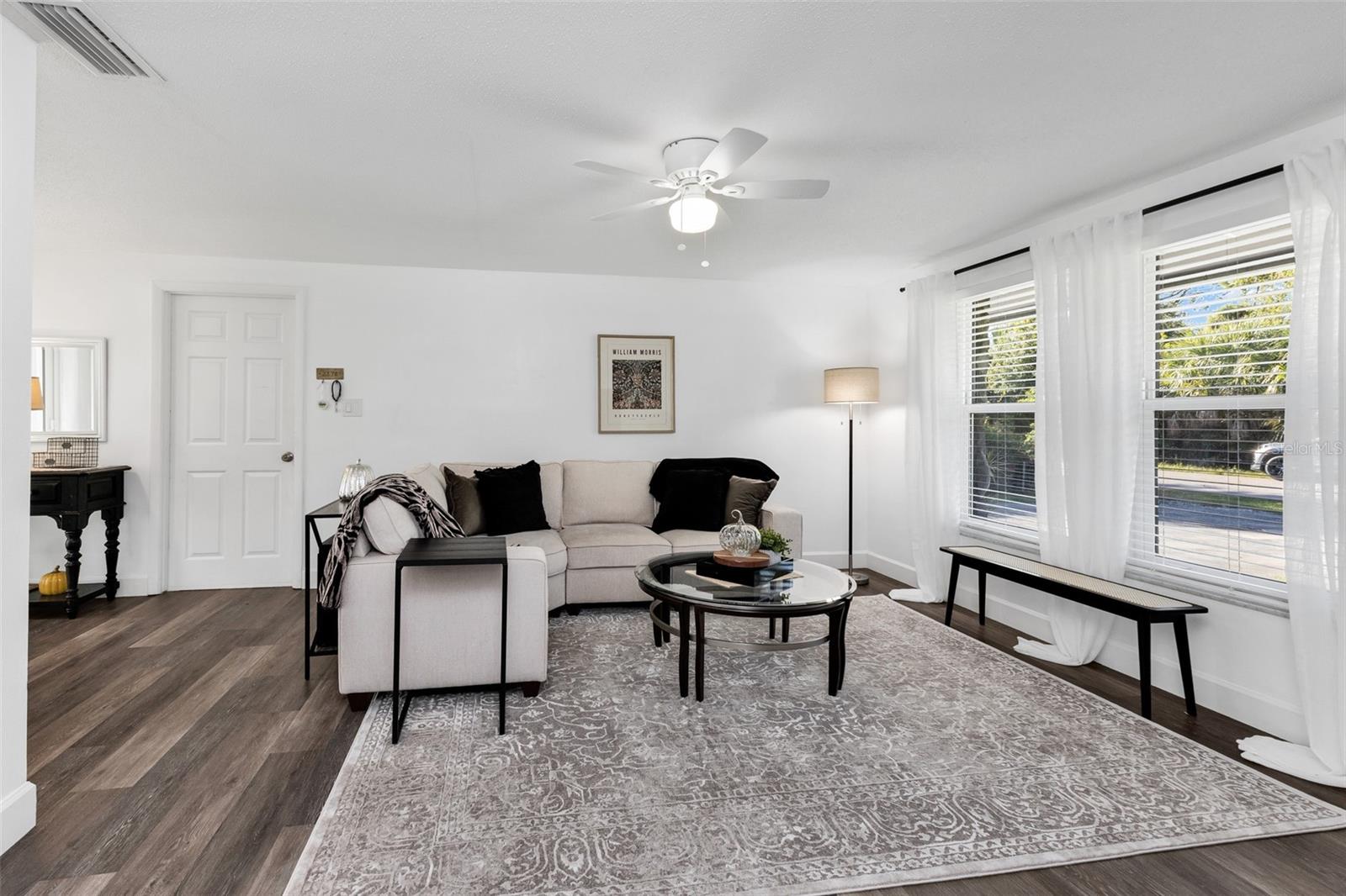 2562 LAKESHORE CIRCLE