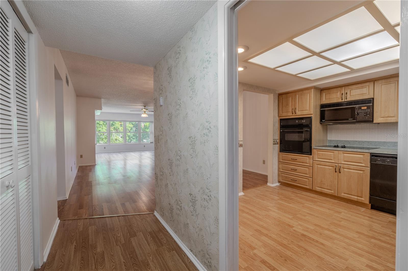 2436 RHODESIAN DRIVE 24