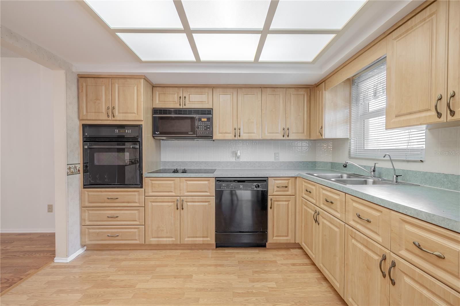 2436 RHODESIAN DRIVE 24