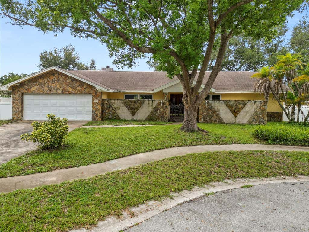 Photo of 2010 Moss Court, Dunedin, FL 34698 (MLS # L4964192)