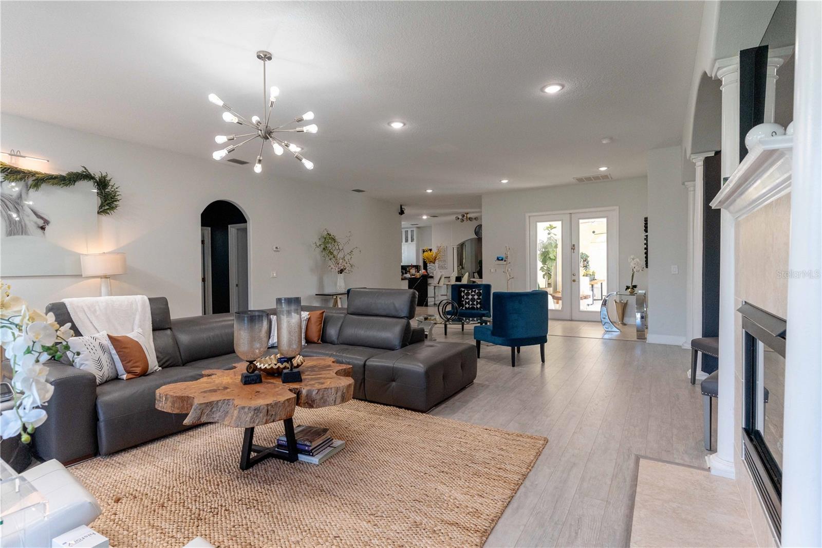 LINCOLNWOOD ESTATES - Residential