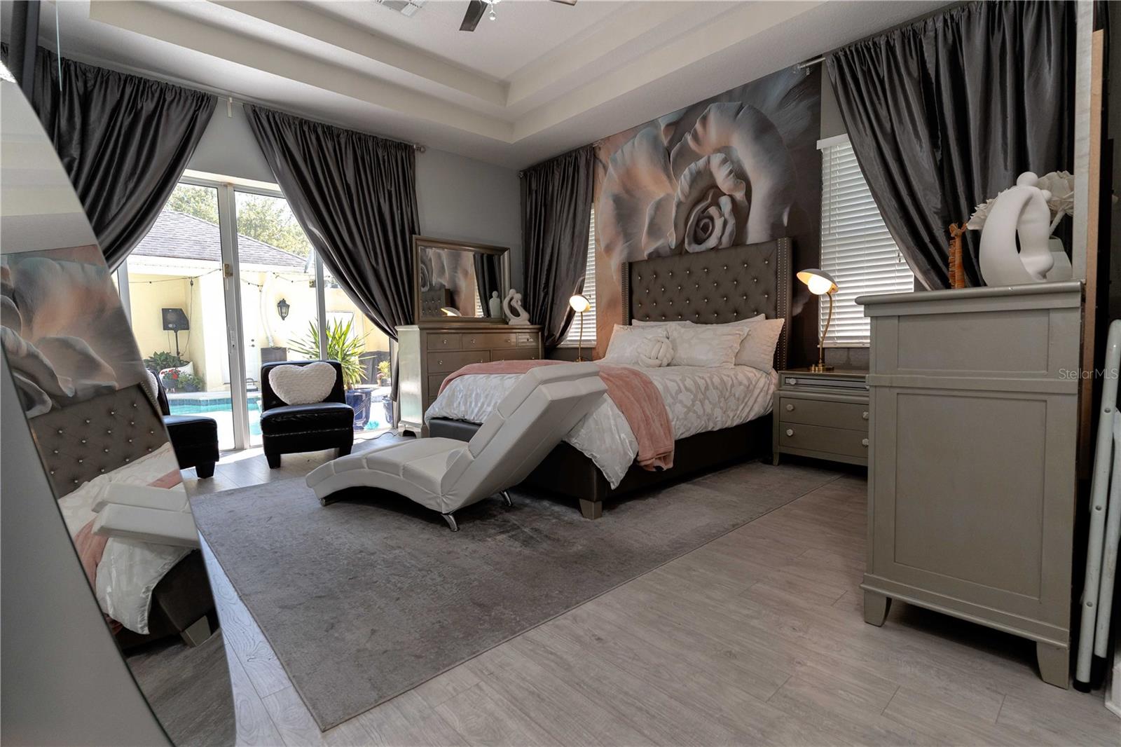 LINCOLNWOOD ESTATES - Residential