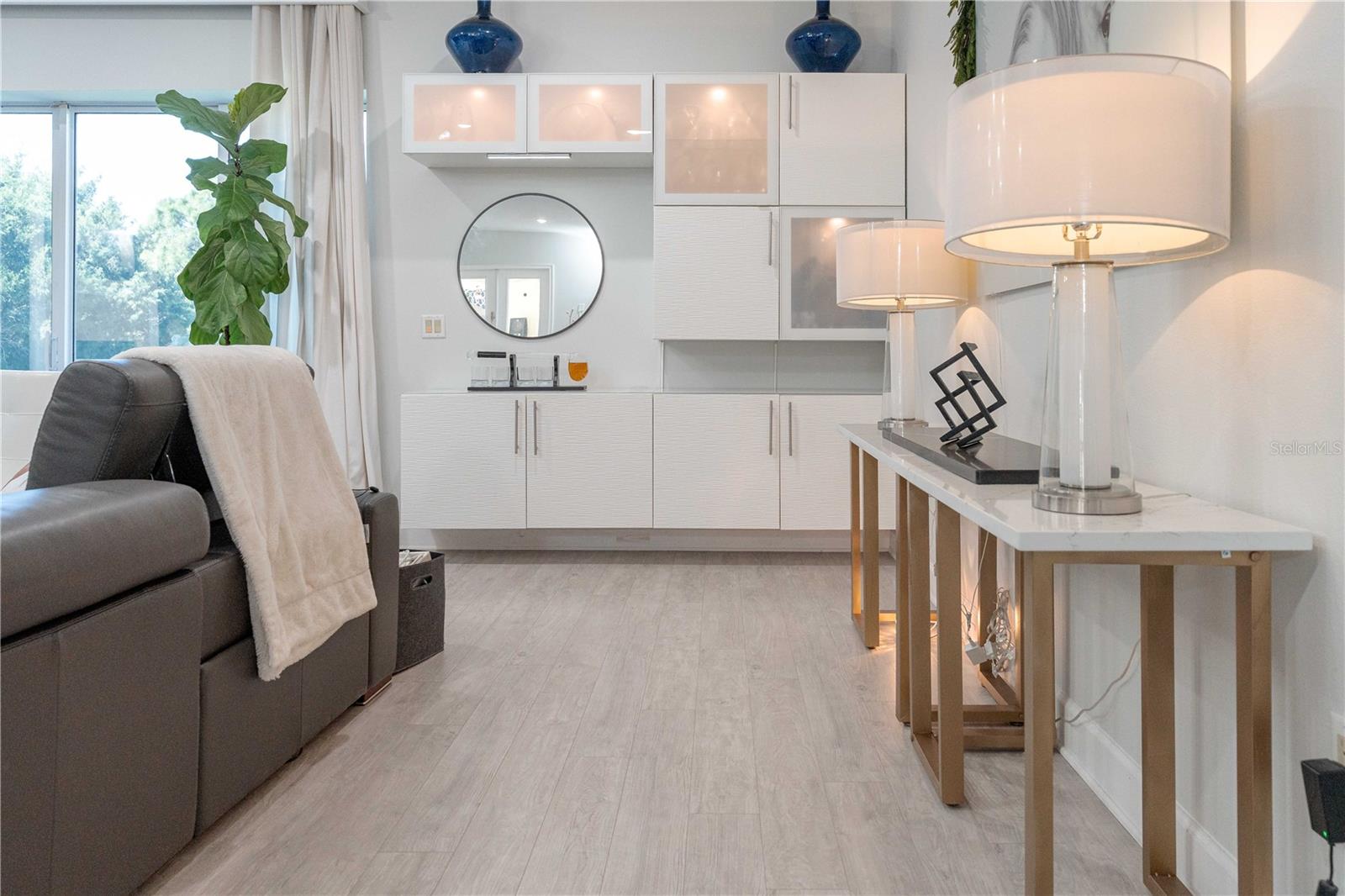 LINCOLNWOOD ESTATES - Residential