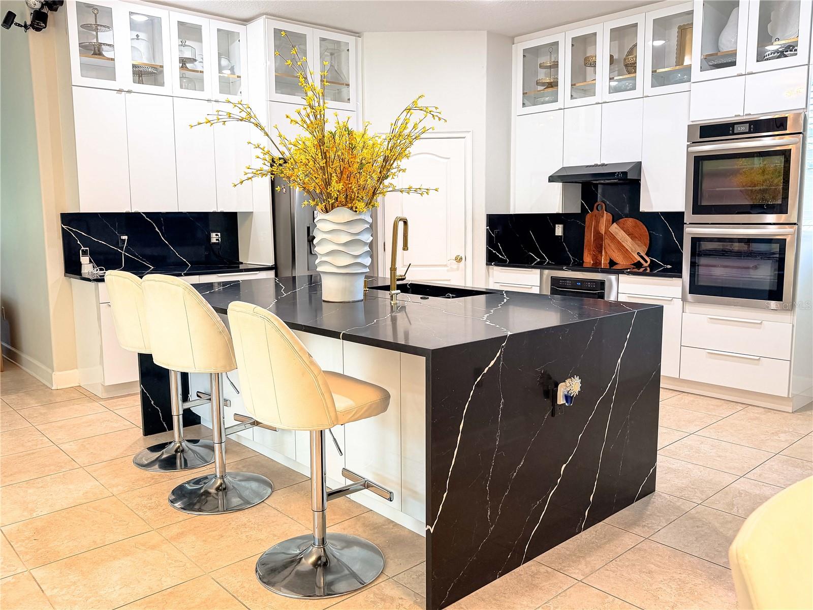 LINCOLNWOOD ESTATES - Residential