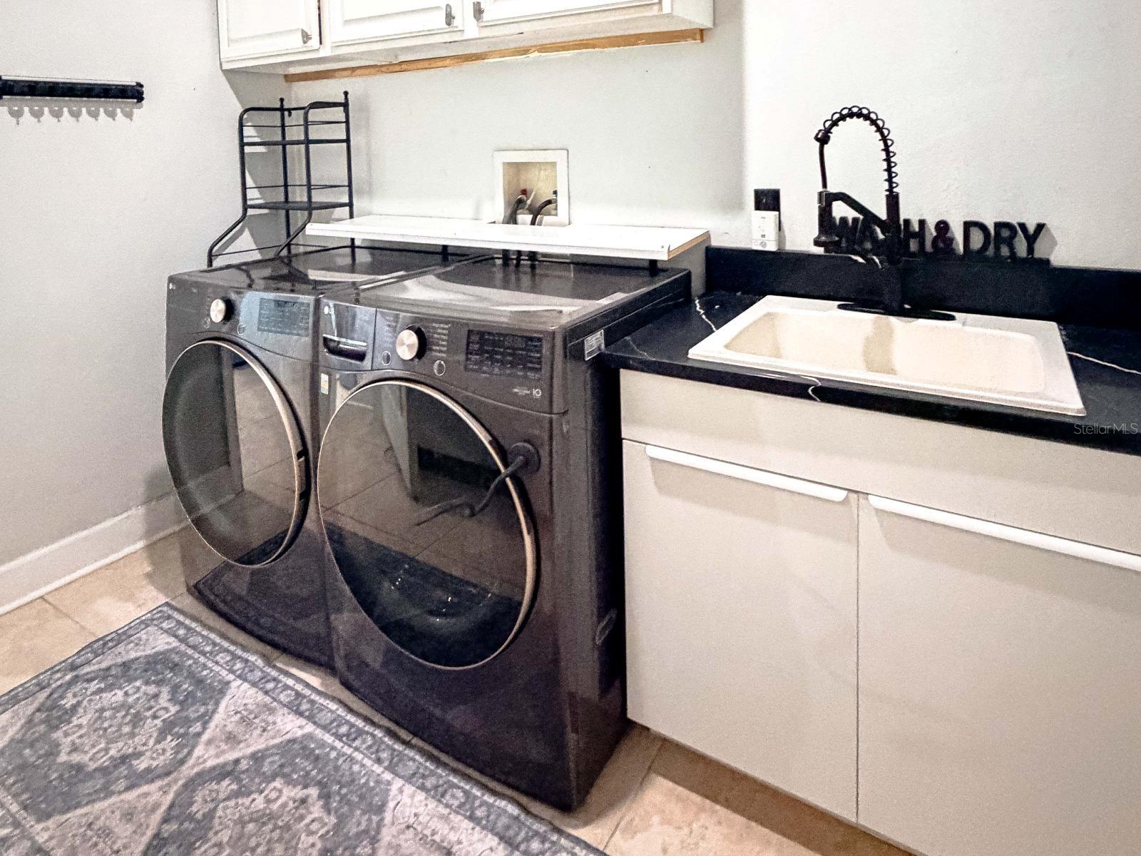 LINCOLNWOOD ESTATES - Residential