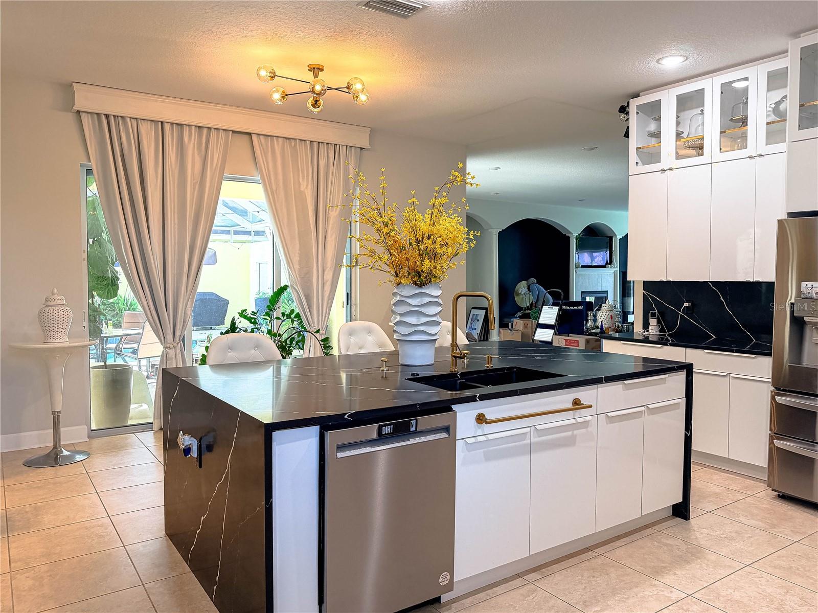 LINCOLNWOOD ESTATES - Residential