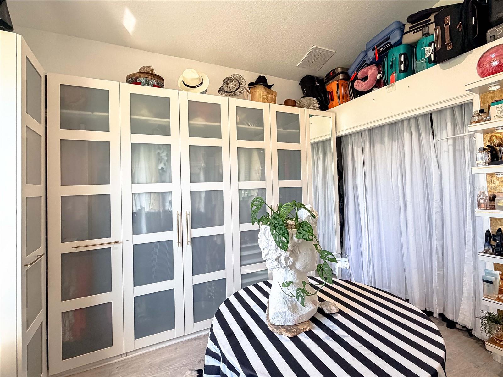 LINCOLNWOOD ESTATES - Residential