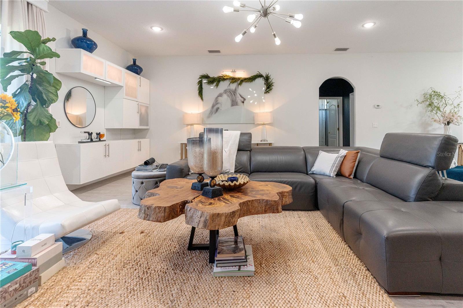 LINCOLNWOOD ESTATES - Residential