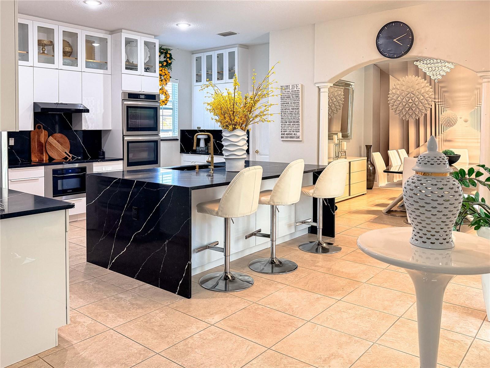 LINCOLNWOOD ESTATES - Residential