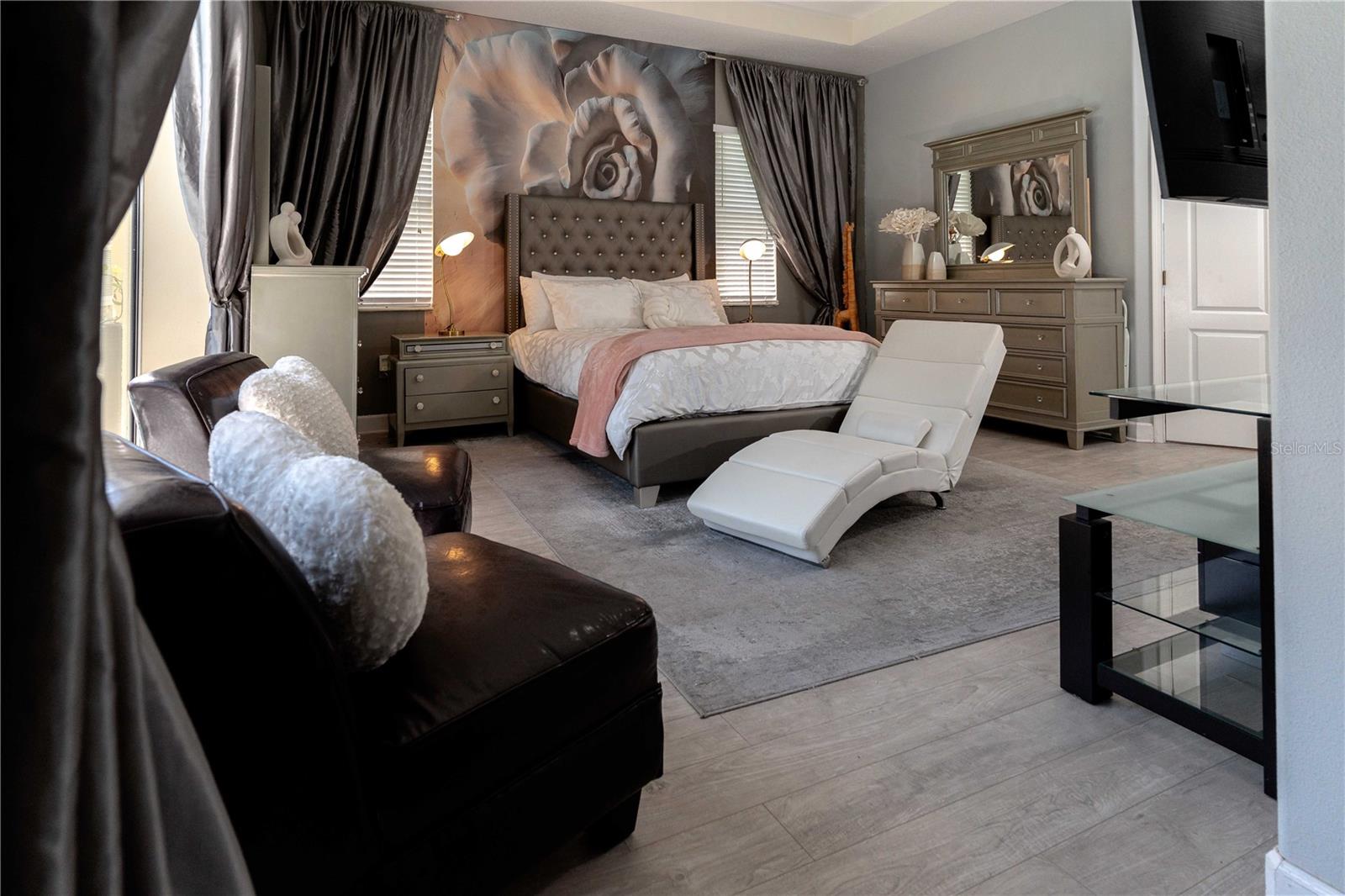 LINCOLNWOOD ESTATES - Residential