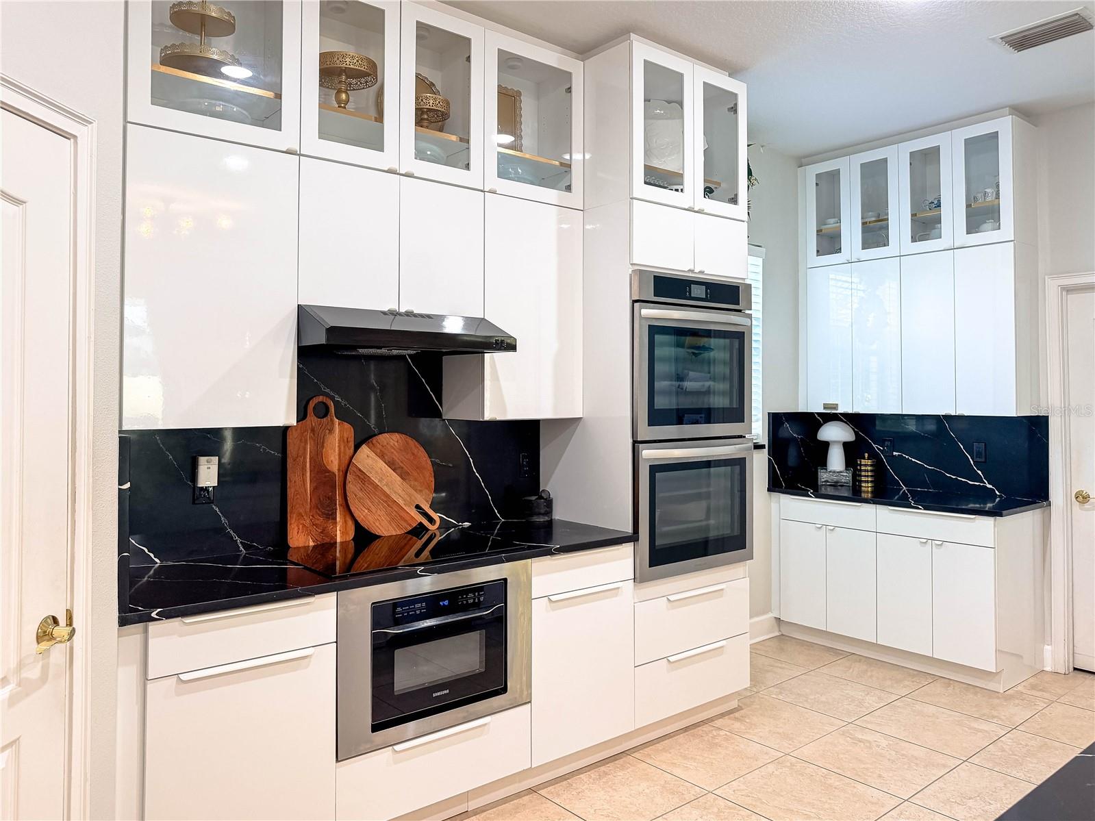 LINCOLNWOOD ESTATES - Residential