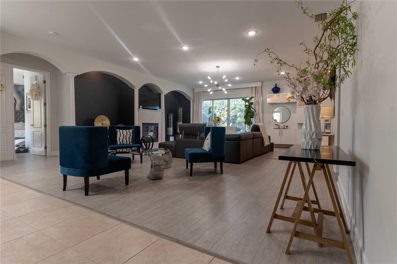 LINCOLNWOOD ESTATES - Residential