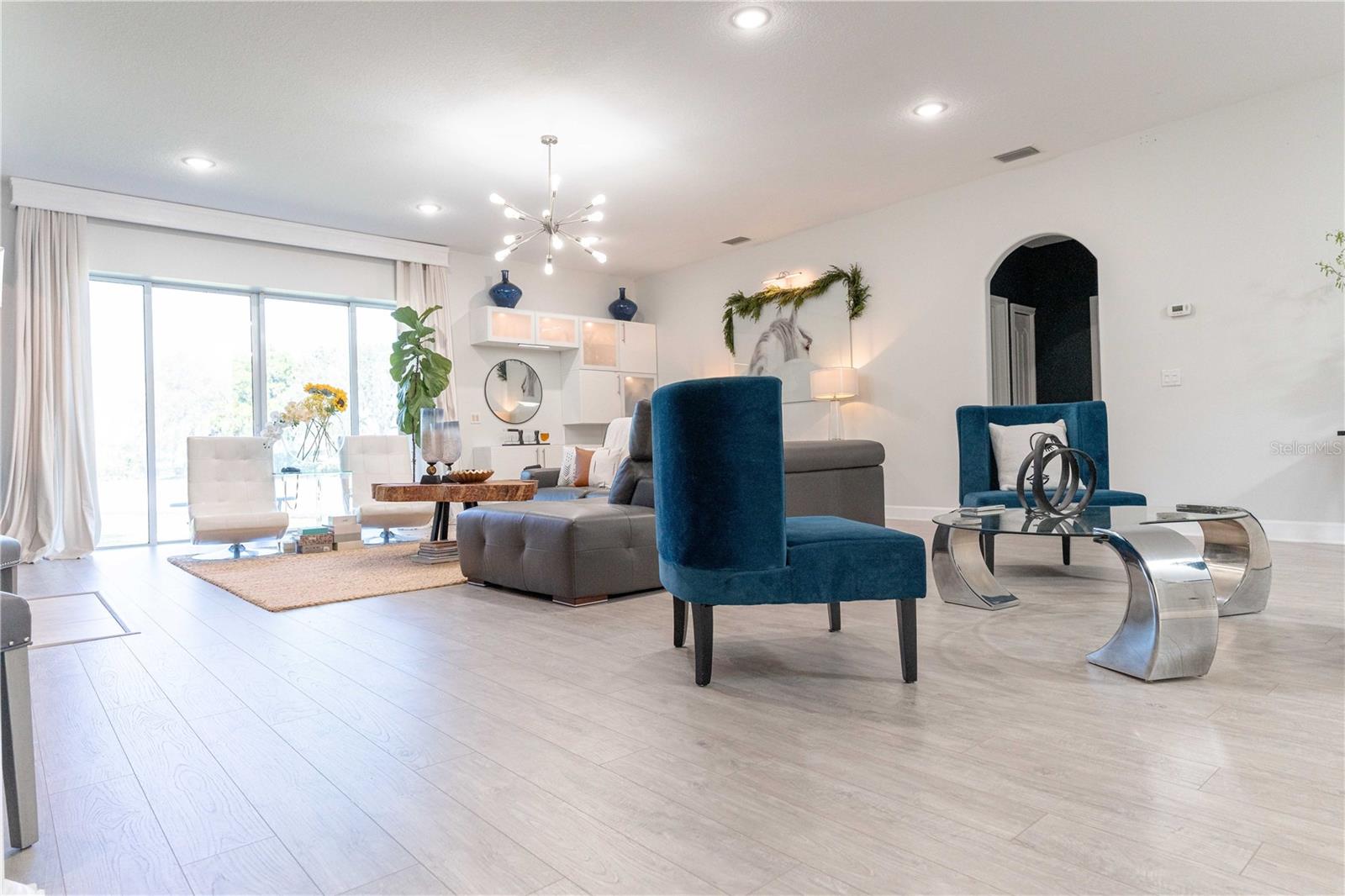 LINCOLNWOOD ESTATES - Residential