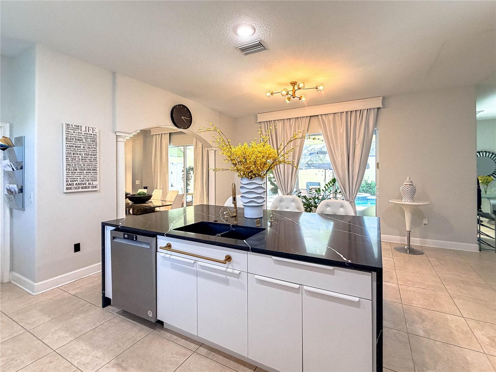 LINCOLNWOOD ESTATES - Residential