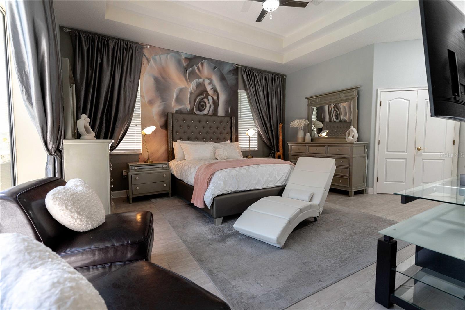 LINCOLNWOOD ESTATES - Residential