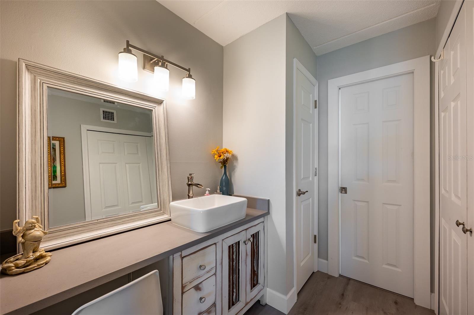 PRESIDENTIAL THE - Residential