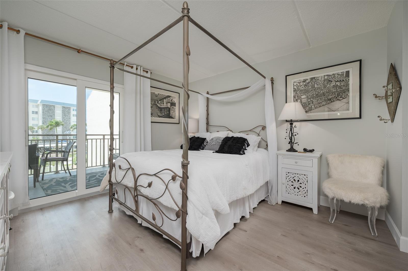 PRESIDENTIAL THE - Residential