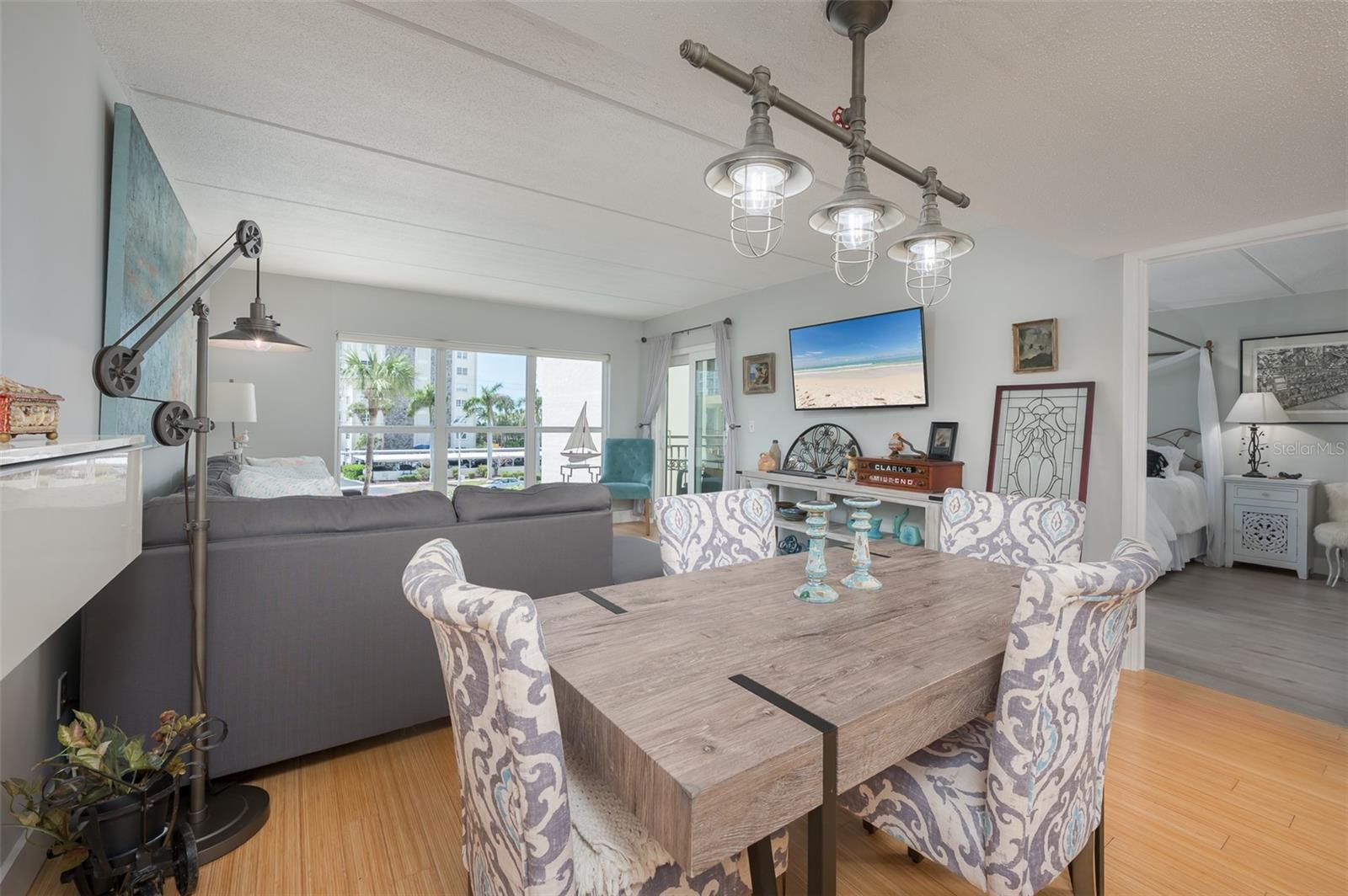 PRESIDENTIAL THE - Residential