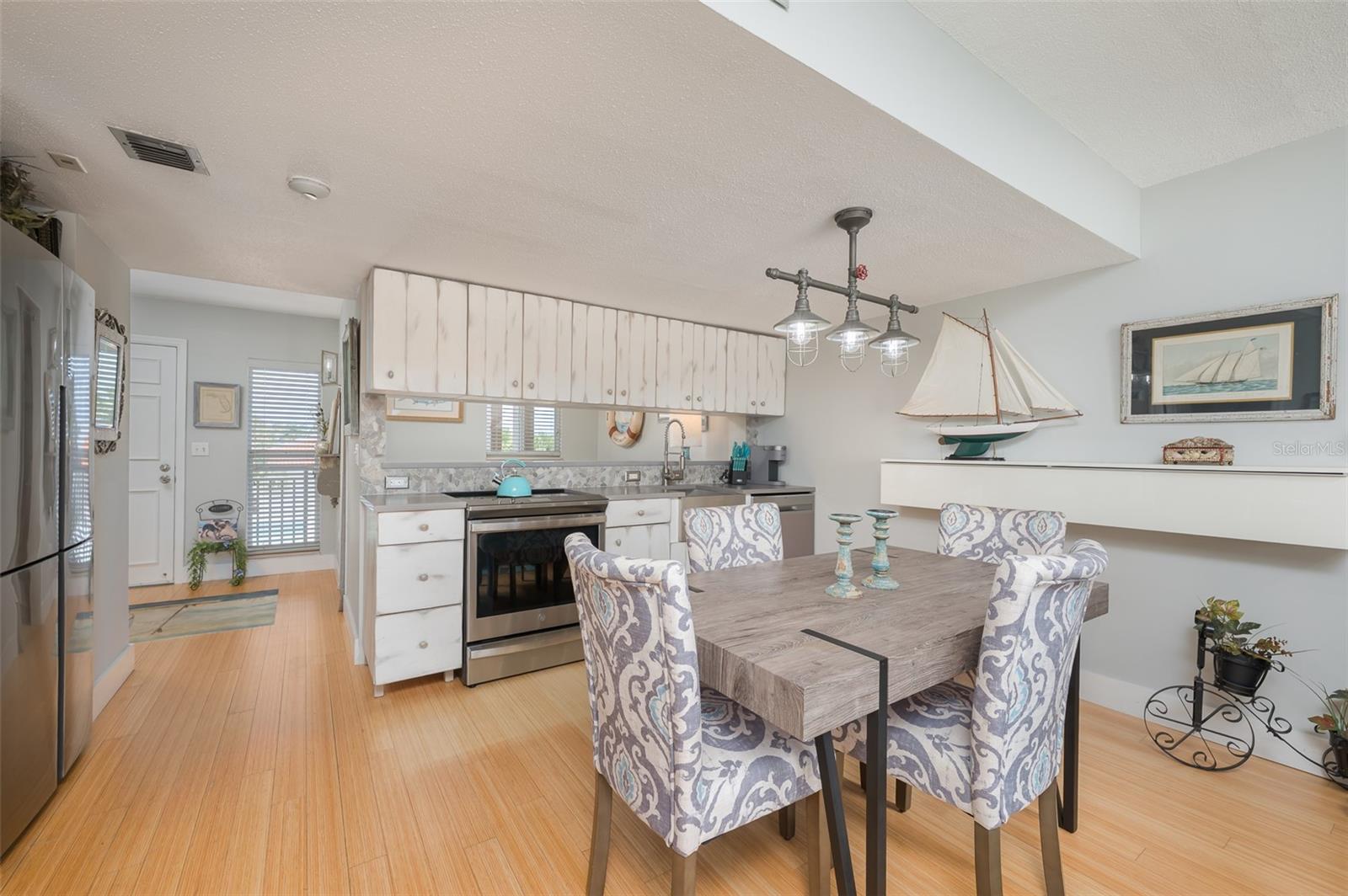 PRESIDENTIAL THE - Residential