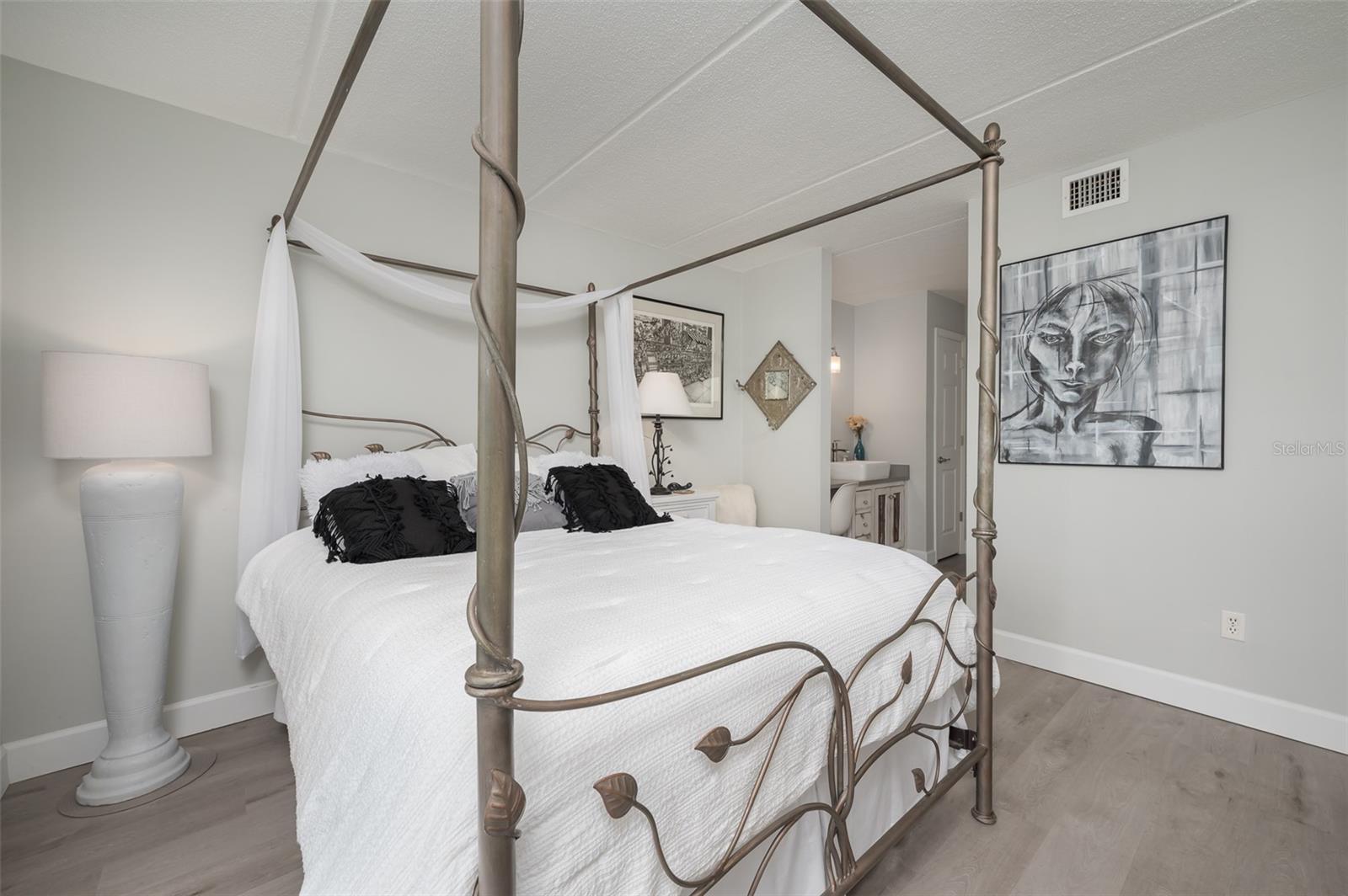 PRESIDENTIAL THE - Residential