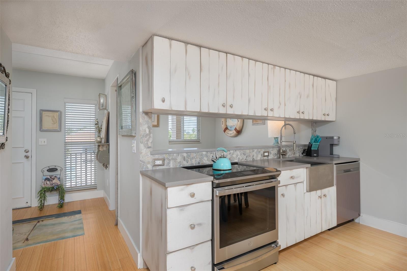 PRESIDENTIAL THE - Residential