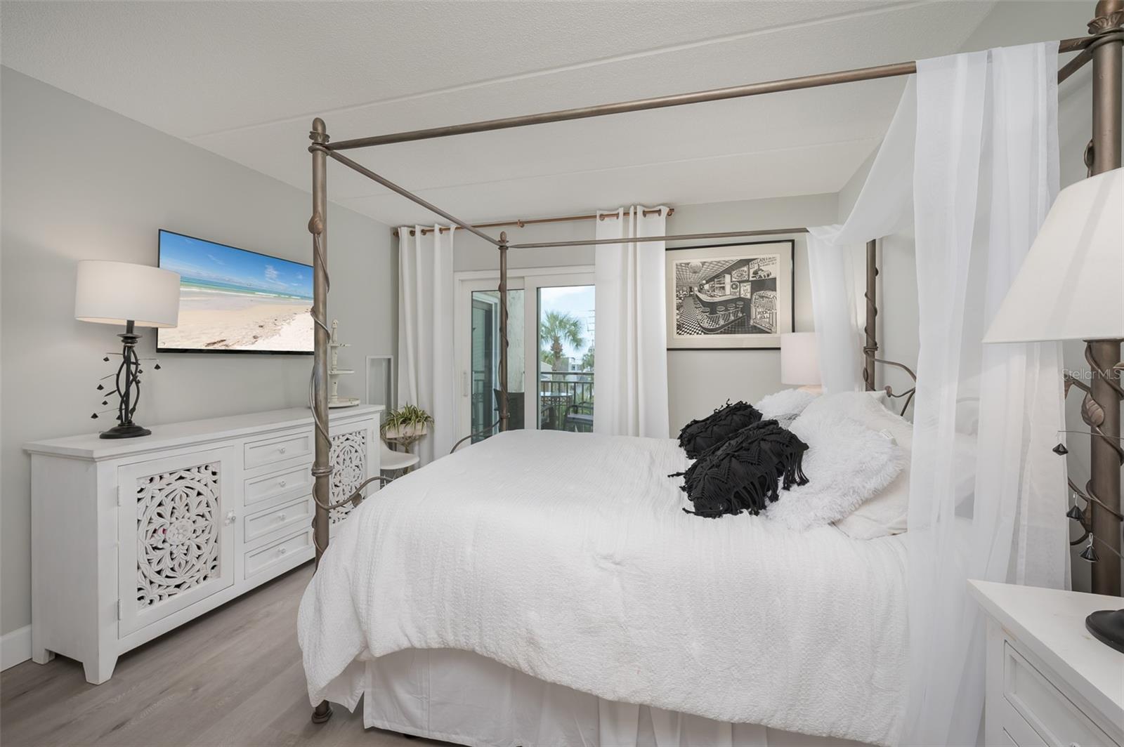 PRESIDENTIAL THE - Residential