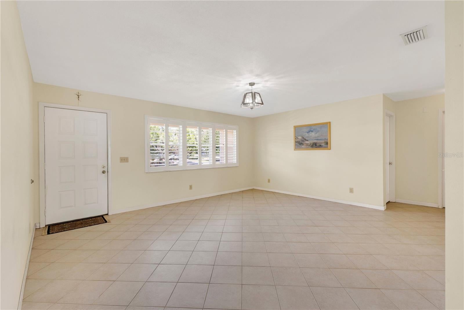 867 FLORALAND AVENUE