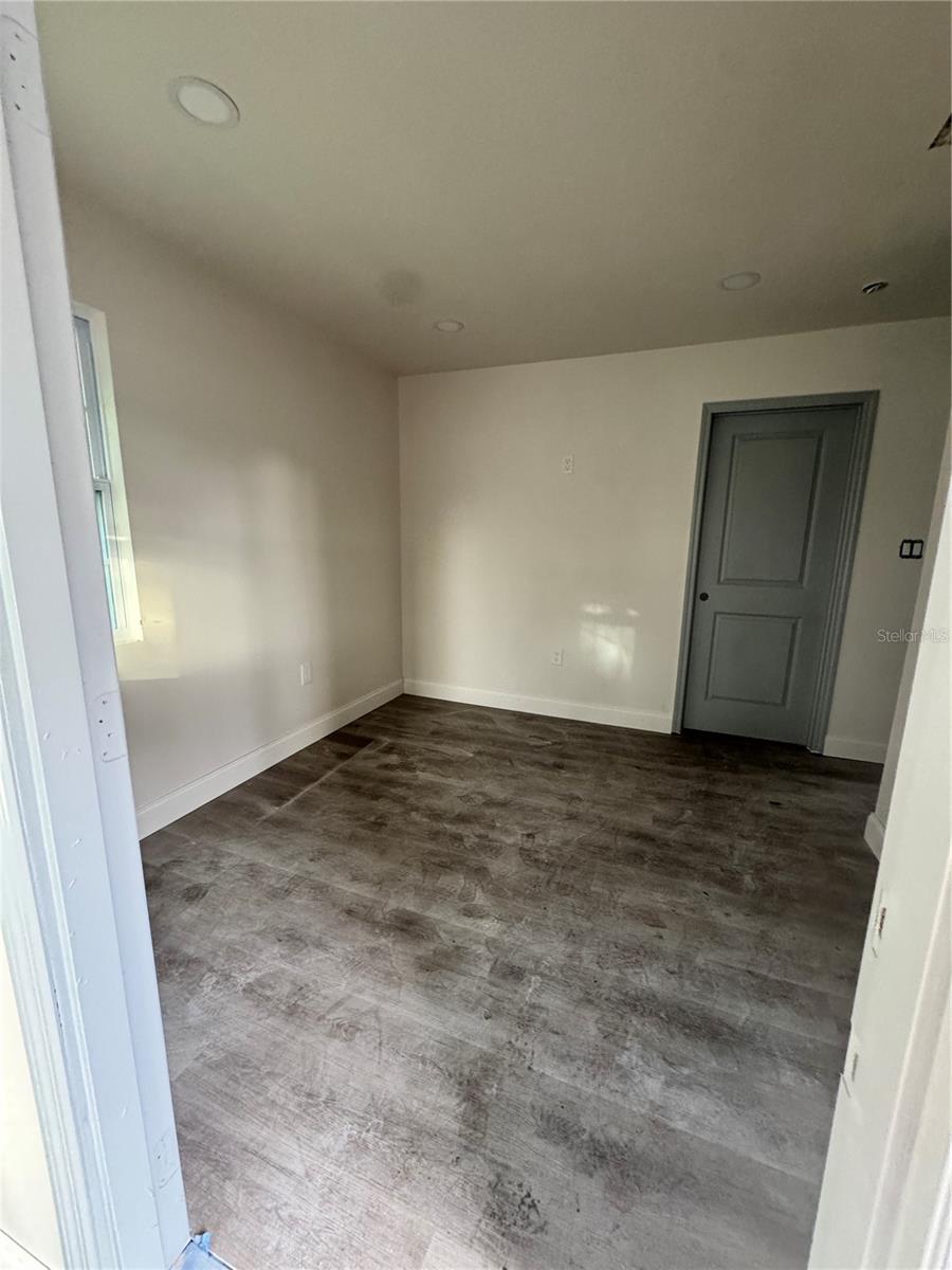 1543 SCRANTON AVENUE