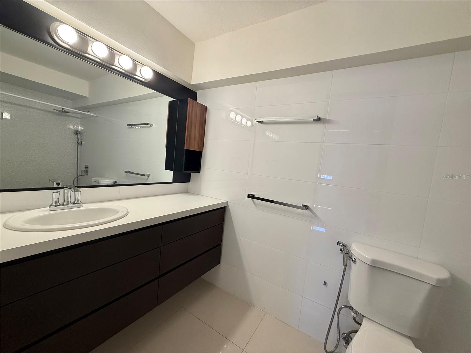 ASHFORD PLAZA - Residential