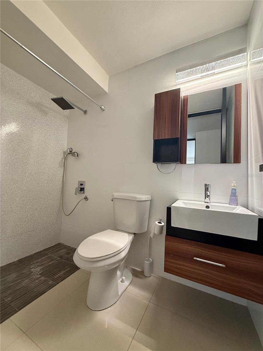 ASHFORD PLAZA - Residential