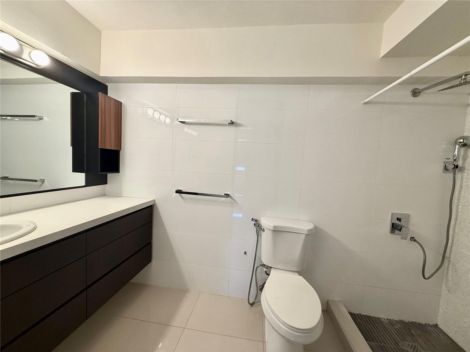 ASHFORD PLAZA - Residential