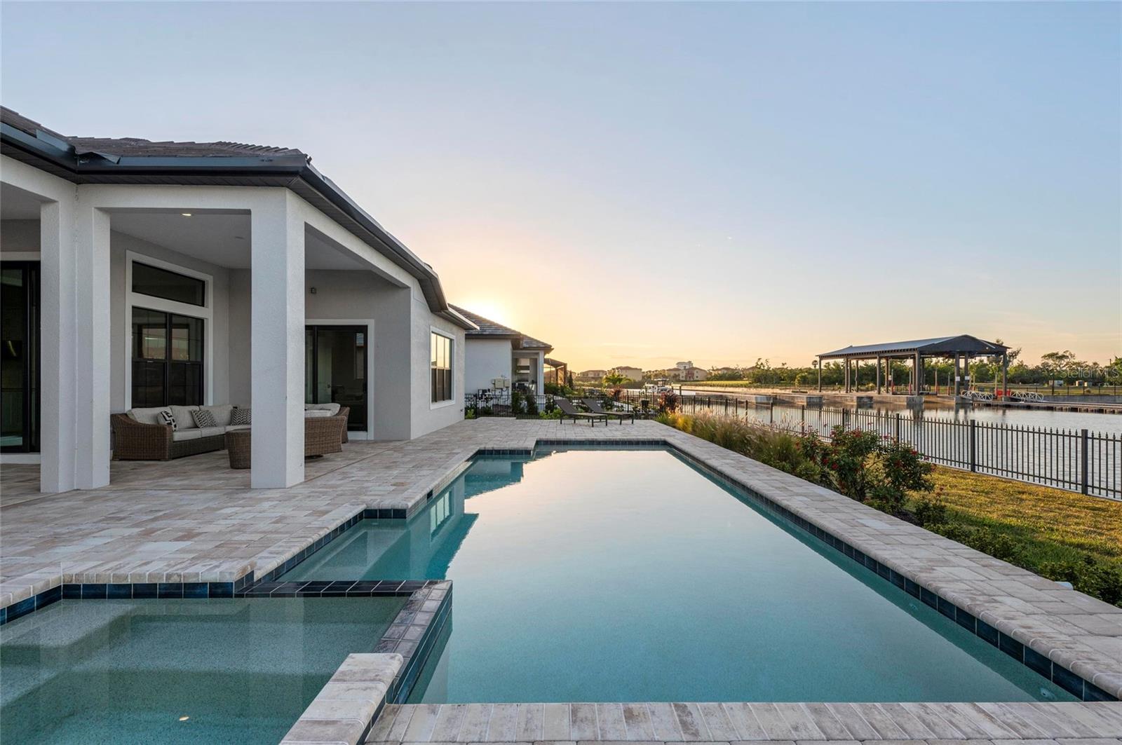 SANCTUARY COVE - Residential