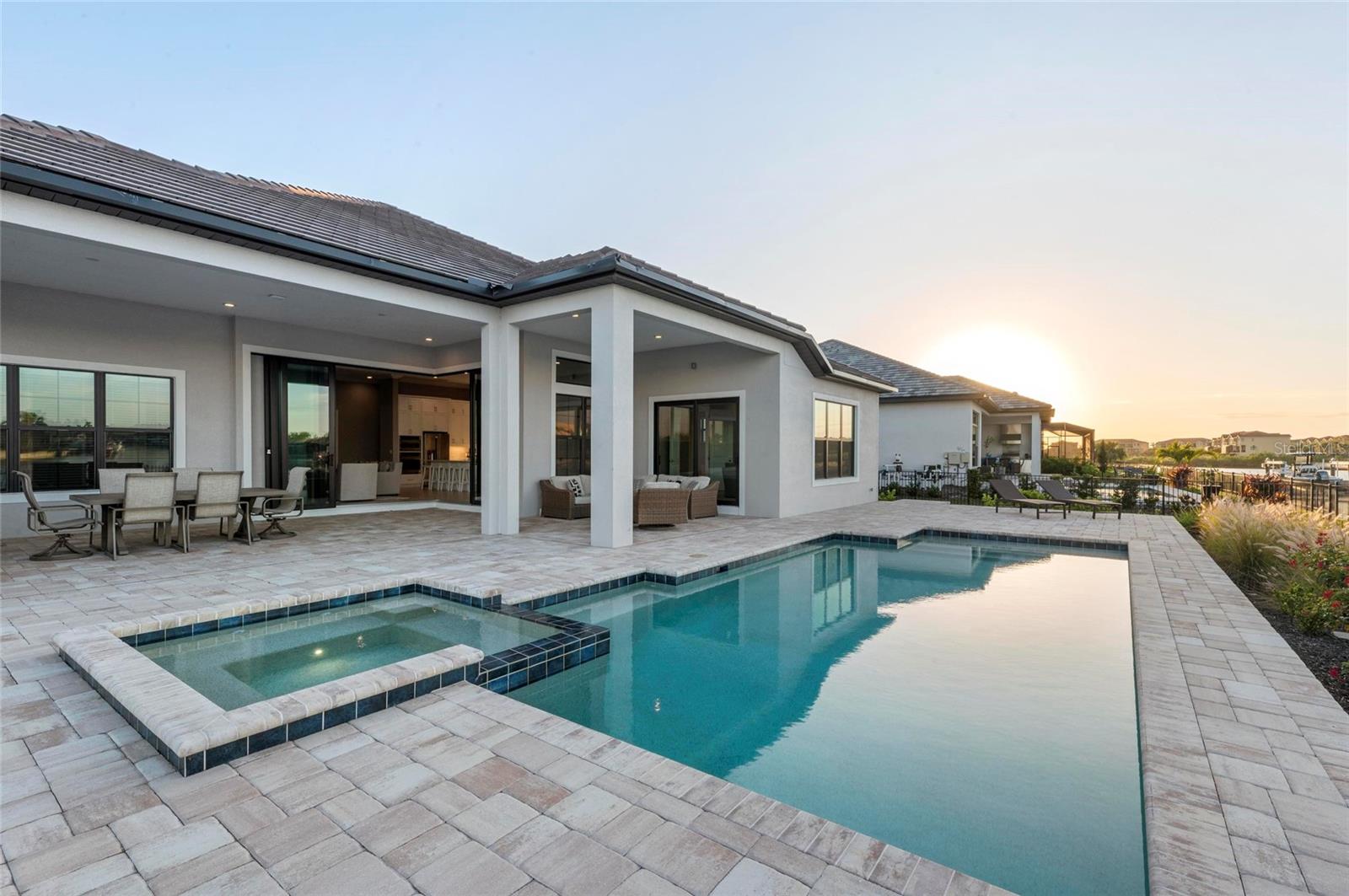 SANCTUARY COVE - Residential