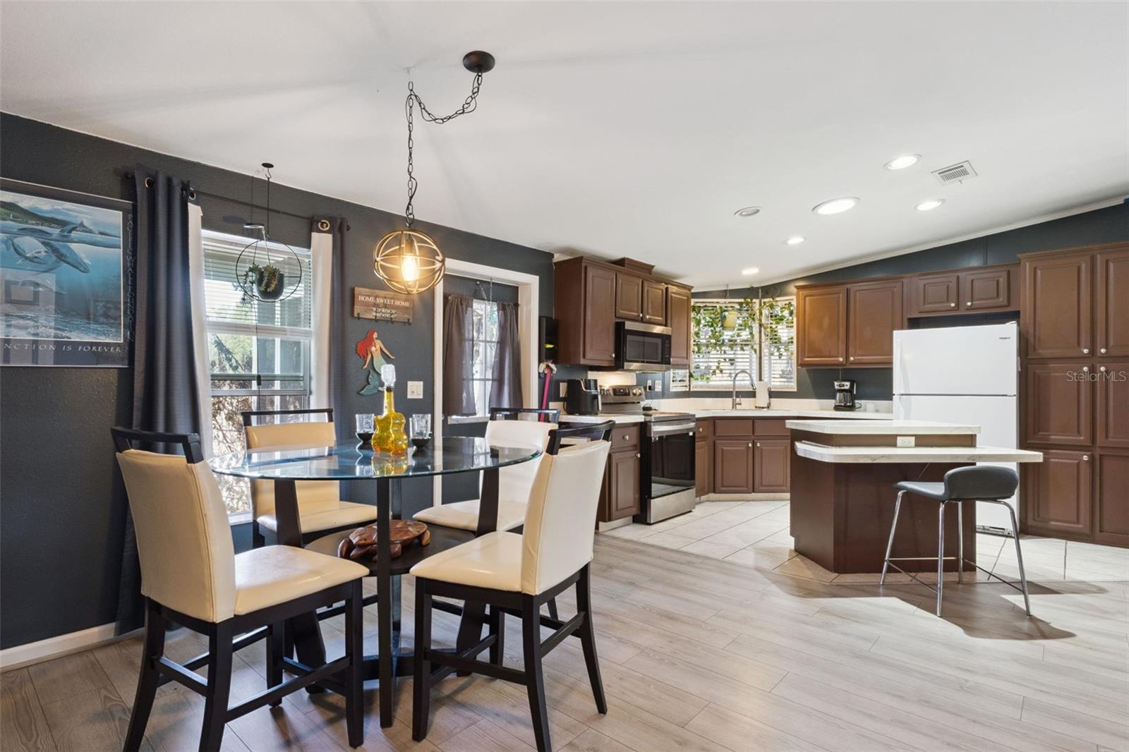 EAST LAKE HARRIS ESTATES - Residential