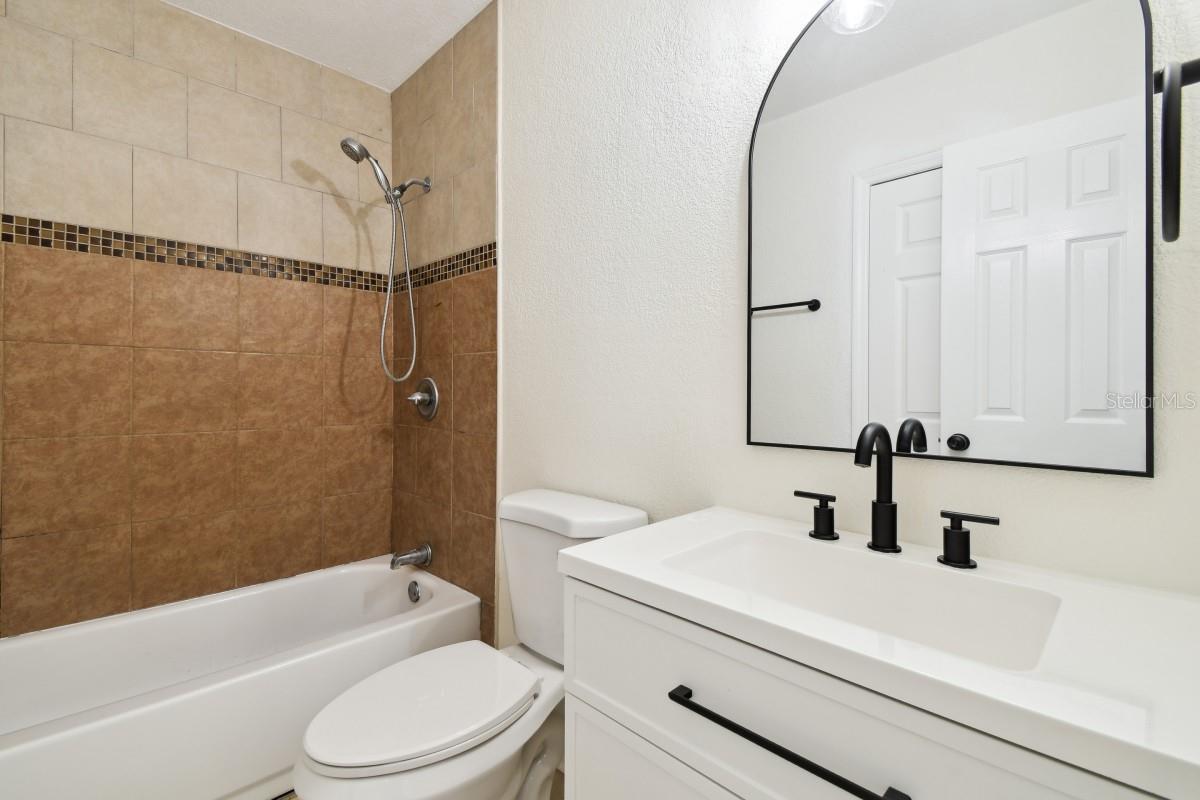 JOHN H DREWS FIRST EXT - Residential Lease