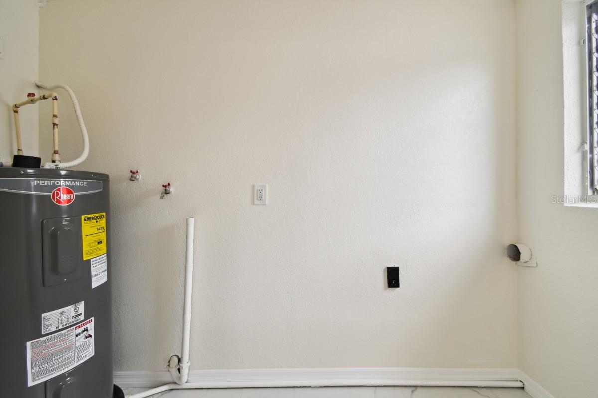 JOHN H DREWS FIRST EXT - Residential Lease