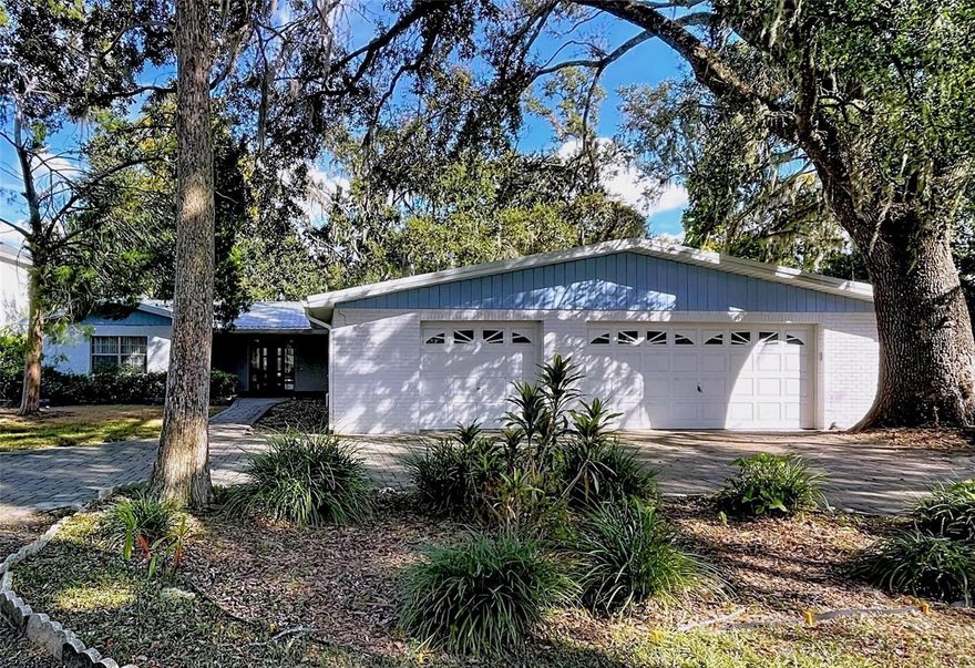 Amazing home in Temple Terrace on the Hillsborough River. Fantastic water access and views. Great ranch home with water views from many windows. Metal Roof. Huge multi car garage. Giant circular driveway. Walking distance to the Temple Terrace Rec Center and golf course. Short drive to USF.