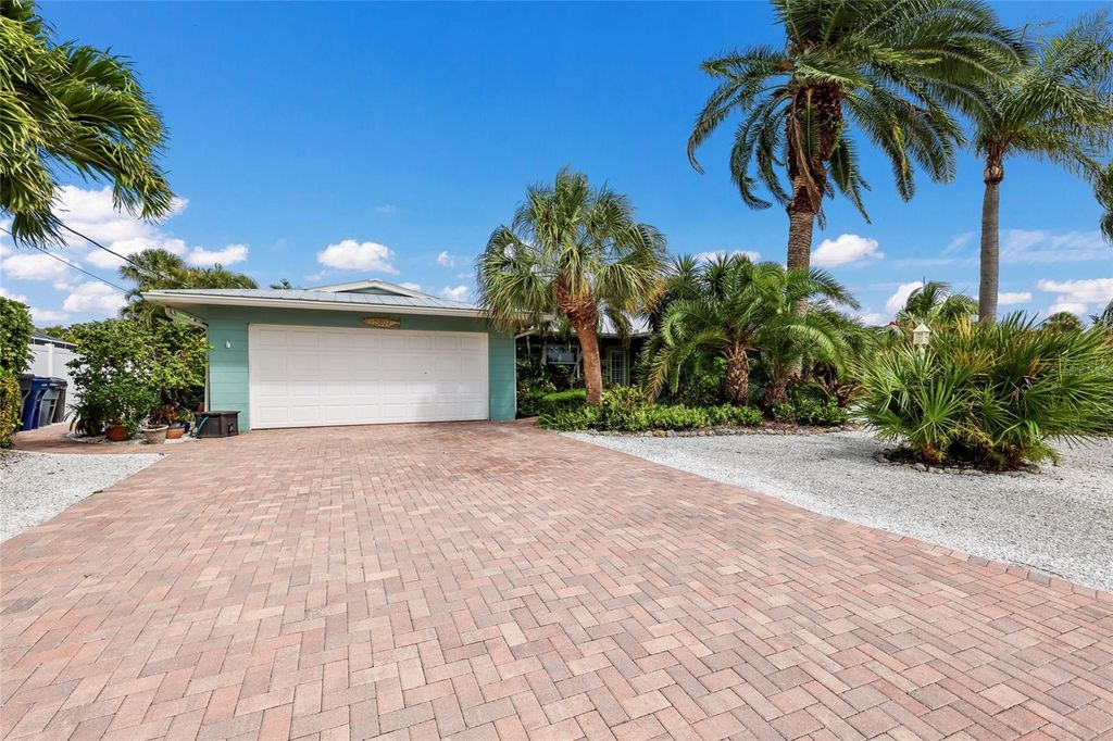 Photo of 5007 Bimini Drive, Bradenton, FL 34210 (MLS # A4689960)