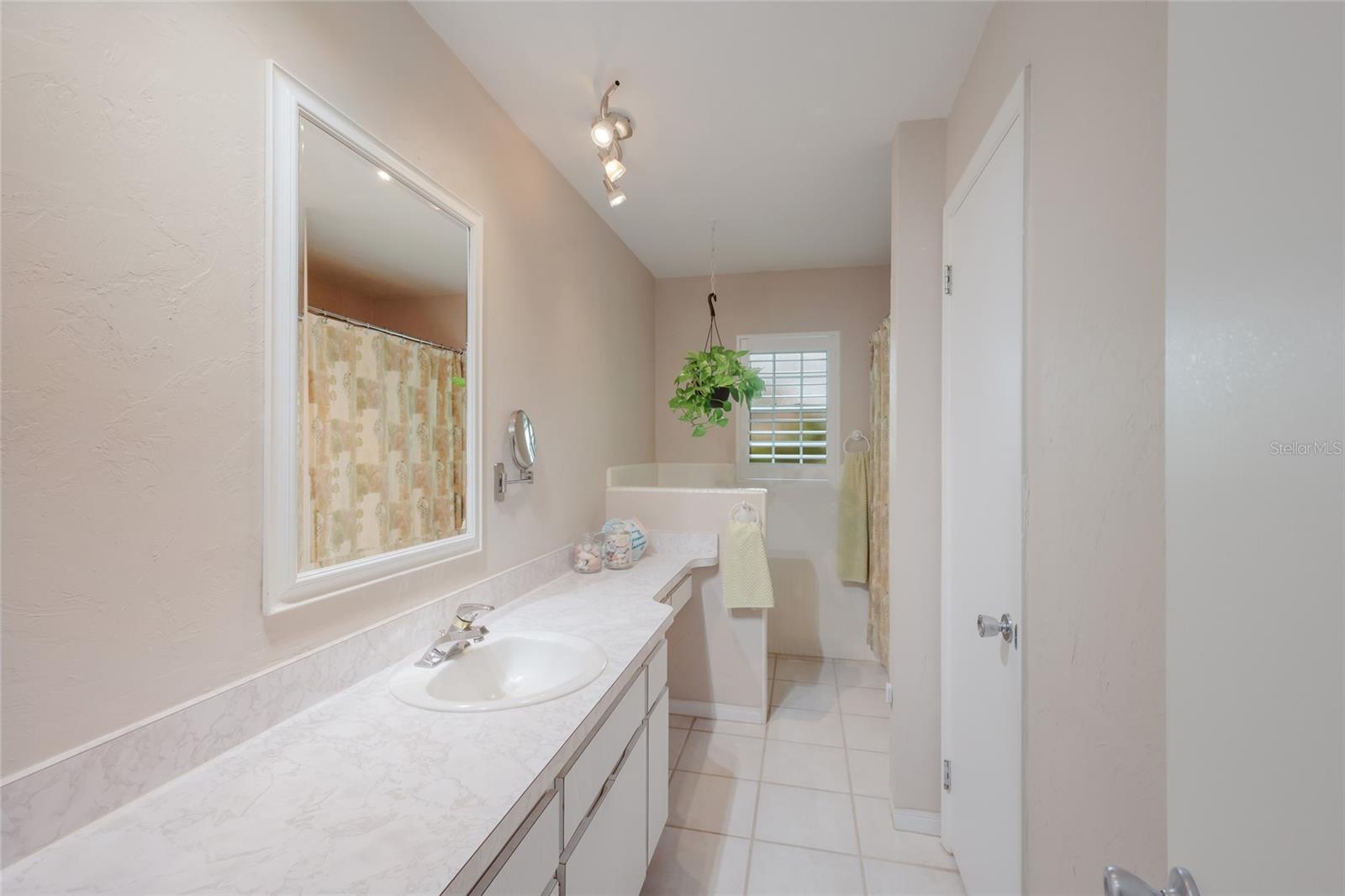 CORAL SHORES - Residential