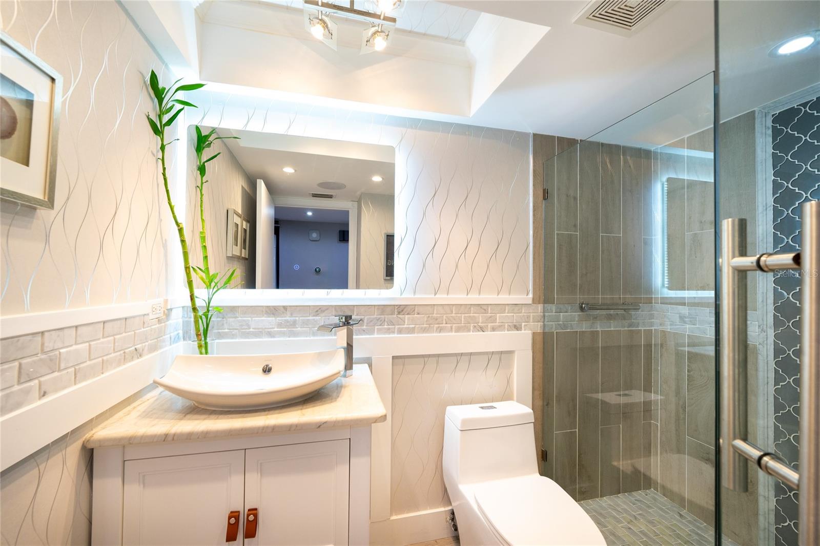 RIVER OAKS CONDO I - Residential