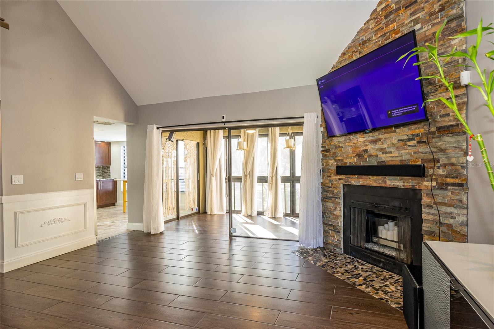 RIVER OAKS CONDO I - Residential