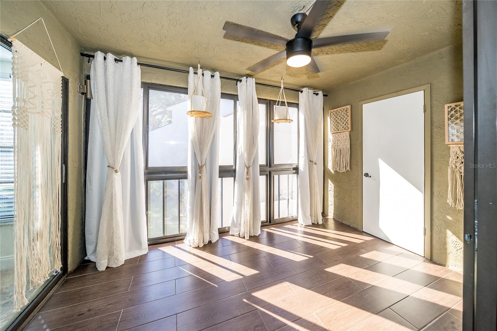 RIVER OAKS CONDO I - Residential