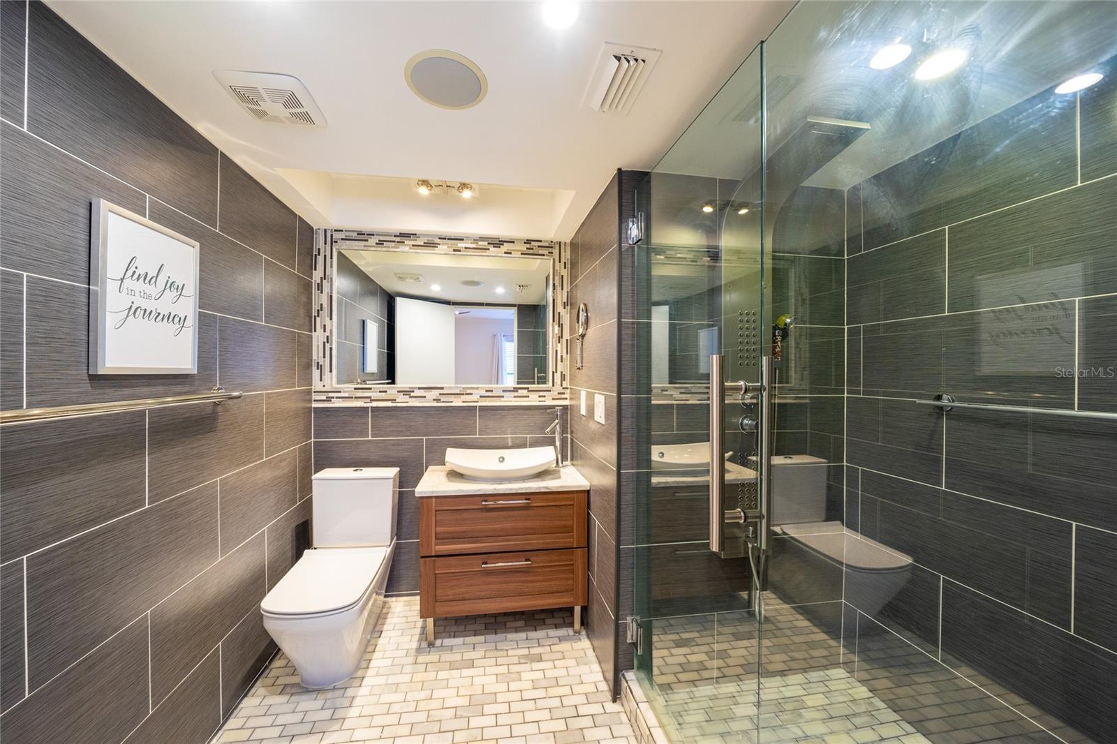 RIVER OAKS CONDO I - Residential