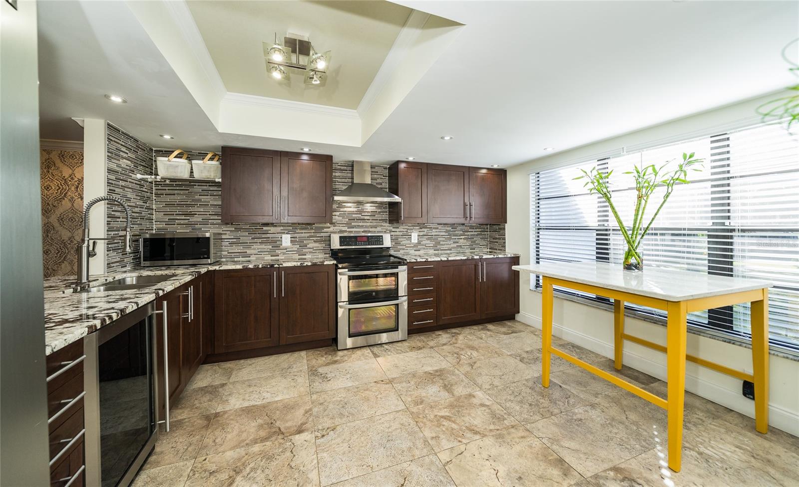 RIVER OAKS CONDO I - Residential