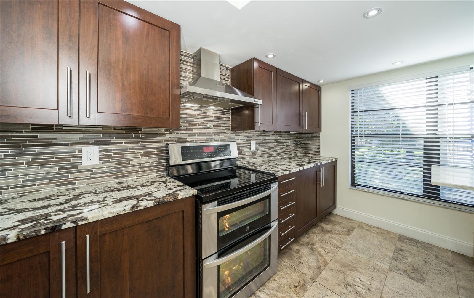 RIVER OAKS CONDO I - Residential