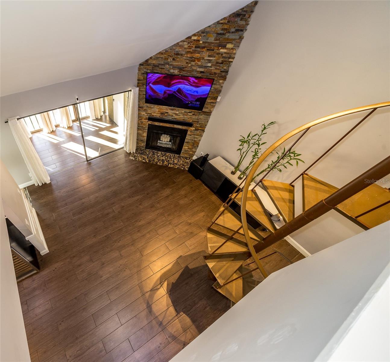 RIVER OAKS CONDO I - Residential